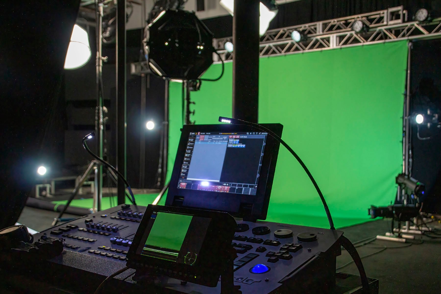 STUDIO 15 Green Screen